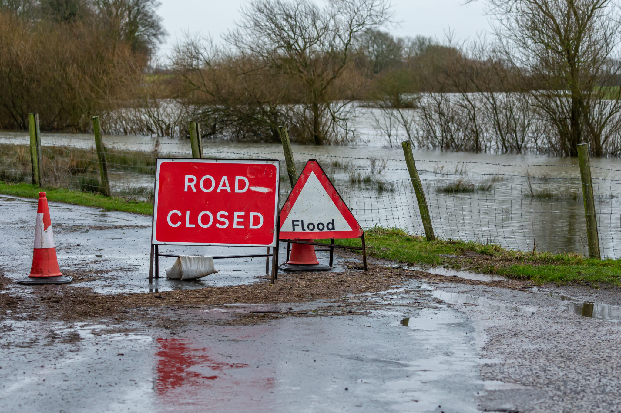 Driving in heavy rain safely: Essential Tips and Guidelines - Telford ...